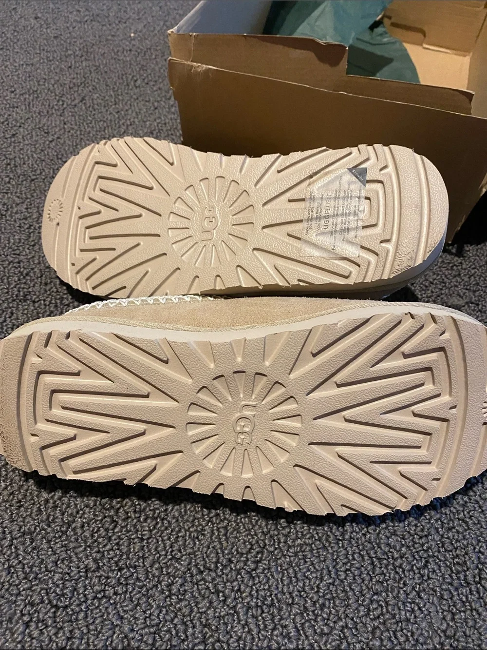 UGG Tasman.    Tan with white Braided Trim - Picture 4 of 9